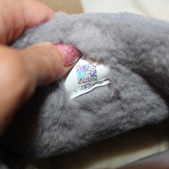 NIB UGG MINI‎ LOGO SUEDE SHEARLING LINED ANKLE BOOTS GRAY 9 - Picture 5 of 7